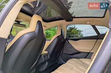 Лифтбек Tesla Model S 2013 в 