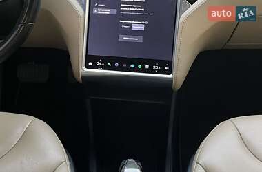 Лифтбек Tesla Model S 2014 в 