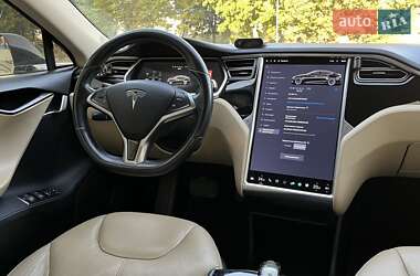 Лифтбек Tesla Model S 2014 в 