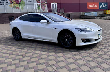 Лифтбек Tesla Model S 2017 в 