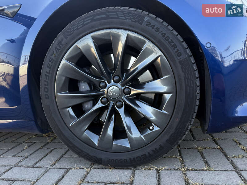 Лифтбек Tesla Model S 2017 в Николаеве