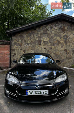 Лифтбек Tesla Model S 2013 в 
