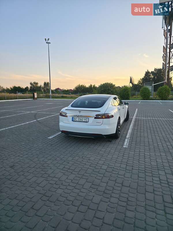 Ліфтбек Tesla Model S 2015 в Львові