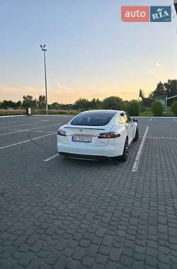 Лифтбек Tesla Model S 2015 в 