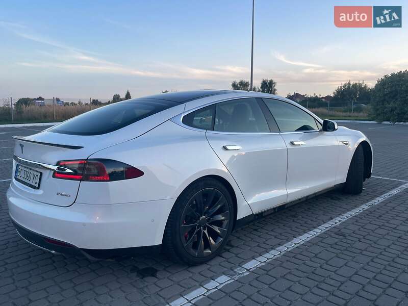 Ліфтбек Tesla Model S 2015 в Львові
