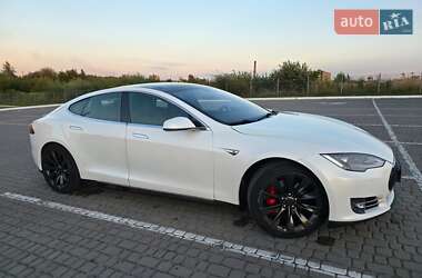 Лифтбек Tesla Model S 2015 в Львове