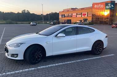 Лифтбек Tesla Model S 2015 в 