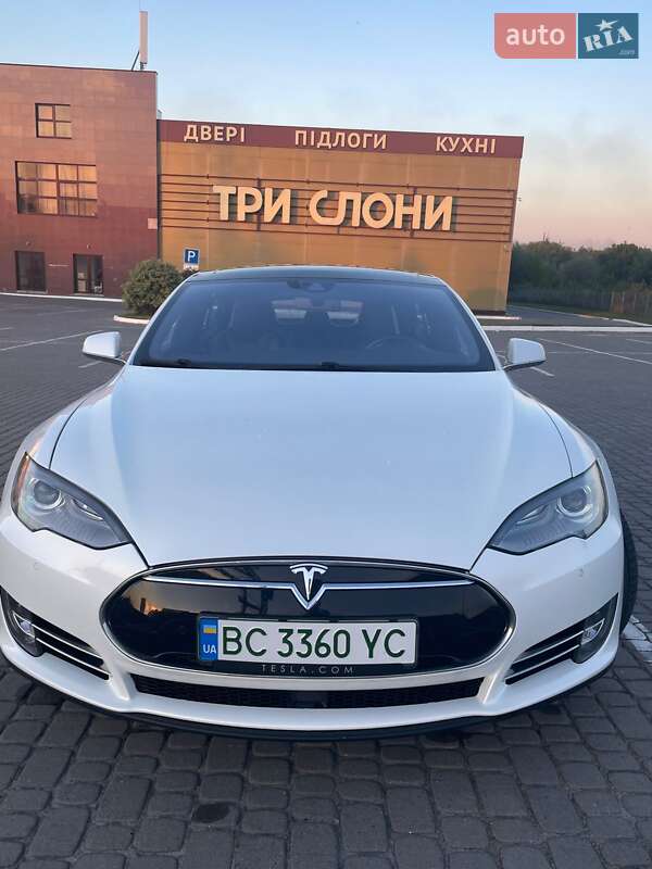 Ліфтбек Tesla Model S 2015 в Львові