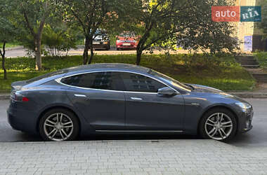 Лифтбек Tesla Model S 2015 в Львове