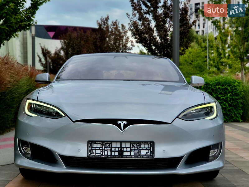 Ліфтбек Tesla Model S 2017 в Києві