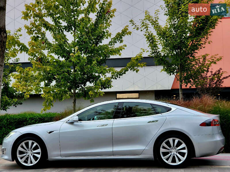 Ліфтбек Tesla Model S 2017 в Києві
