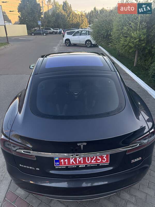 Лифтбек Tesla Model S 2015 в Киеве
