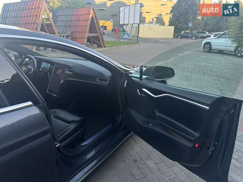 Лифтбек Tesla Model S 2015 в Киеве
