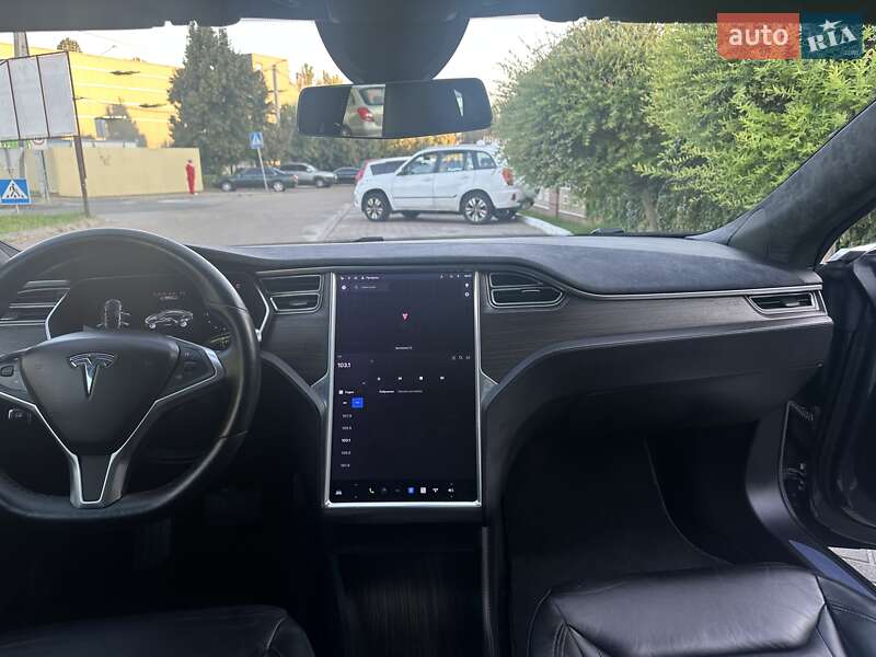 Лифтбек Tesla Model S 2015 в Киеве
