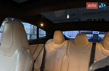 Лифтбек Tesla Model S 2015 в 