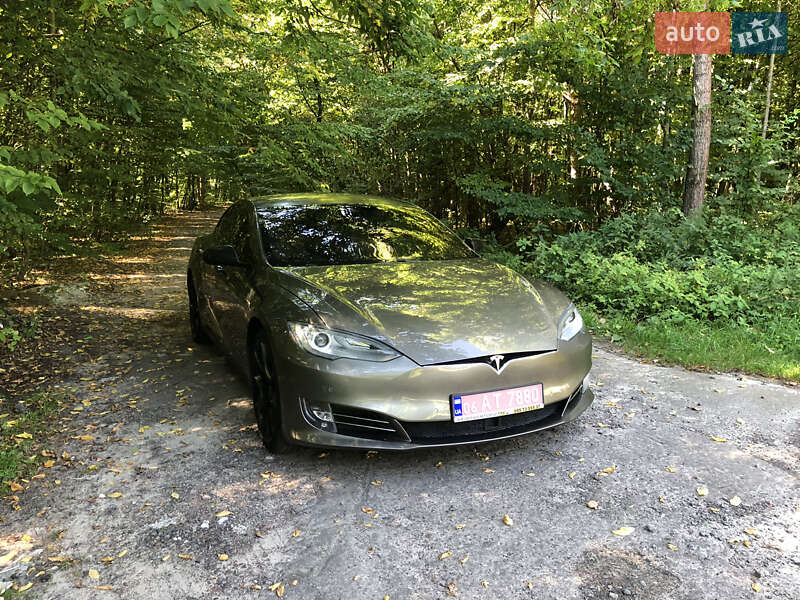 Лифтбек Tesla Model S 2015 в 
