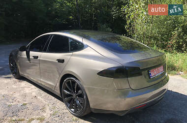 Лифтбек Tesla Model S 2015 в 