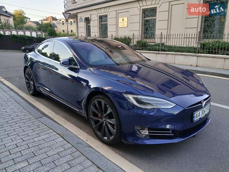 Ліфтбек Tesla Model S 2019 в Києві