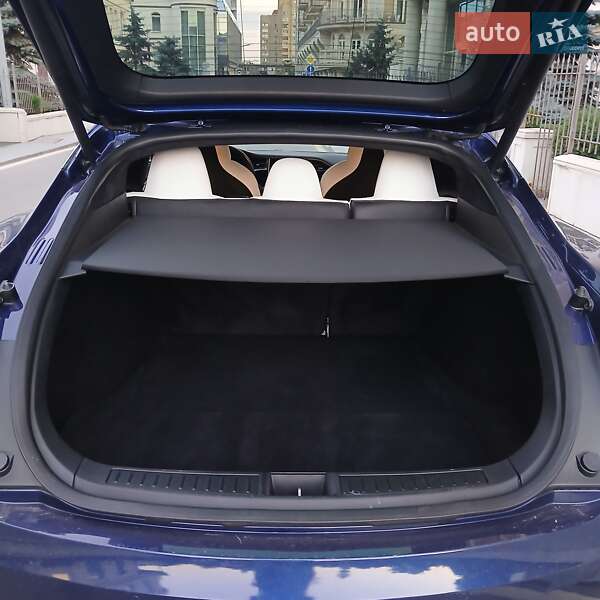 Ліфтбек Tesla Model S 2019 в Києві