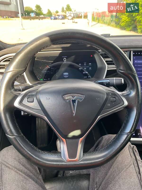 Лифтбек Tesla Model S 2015 в Киеве