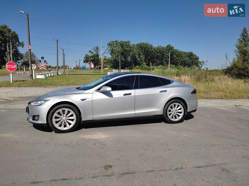 Tesla Model S 2014
