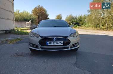 Ліфтбек Tesla Model S 2014 в 