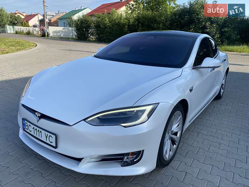 Лифтбек Tesla Model S 2016 в Львове