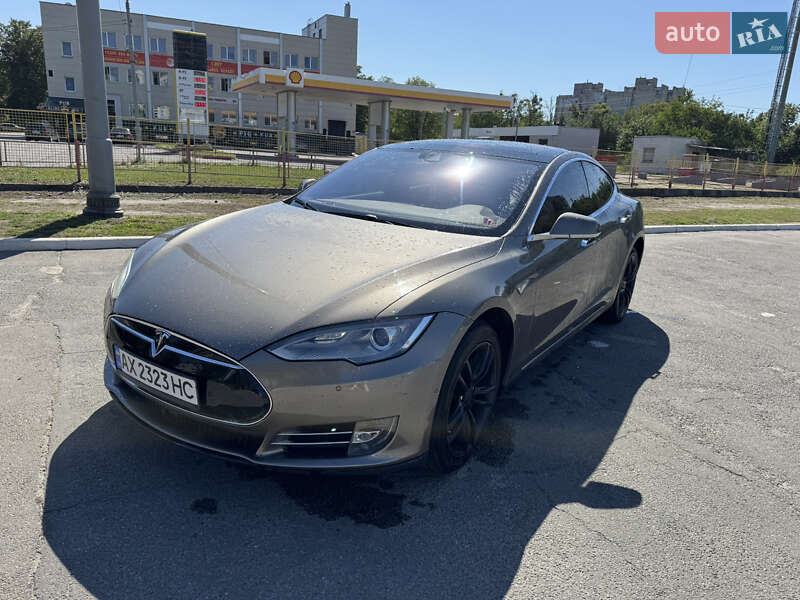 Ліфтбек Tesla Model S 2016 в 