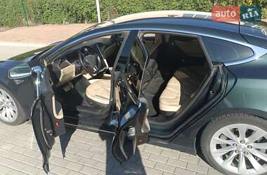 Лифтбек Tesla Model S 2012 в 