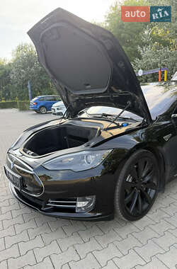 Лифтбек Tesla Model S 2013 в 