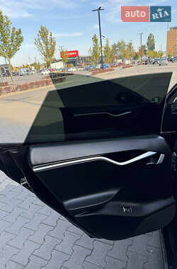 Лифтбек Tesla Model S 2013 в 