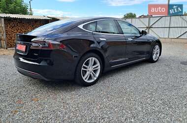 Лифтбек Tesla Model S 2015 в 