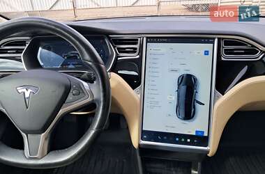 Лифтбек Tesla Model S 2015 в 