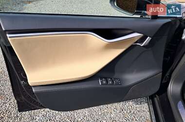 Лифтбек Tesla Model S 2015 в 