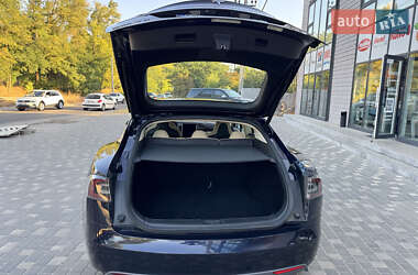 Лифтбек Tesla Model S 2014 в 