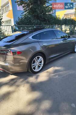 Лифтбек Tesla Model S 2015 в 