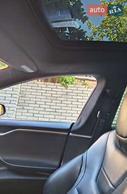 Лифтбек Tesla Model S 2015 в 