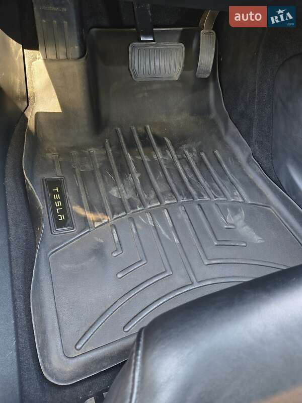 Ліфтбек Tesla Model S 2015 в Сумах фото 10 Ліфтбек Tesla Model S 2015 в Сумах