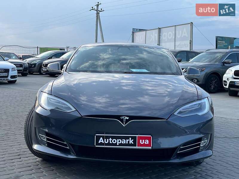 Лифтбек Tesla Model S 2019 в Львове
