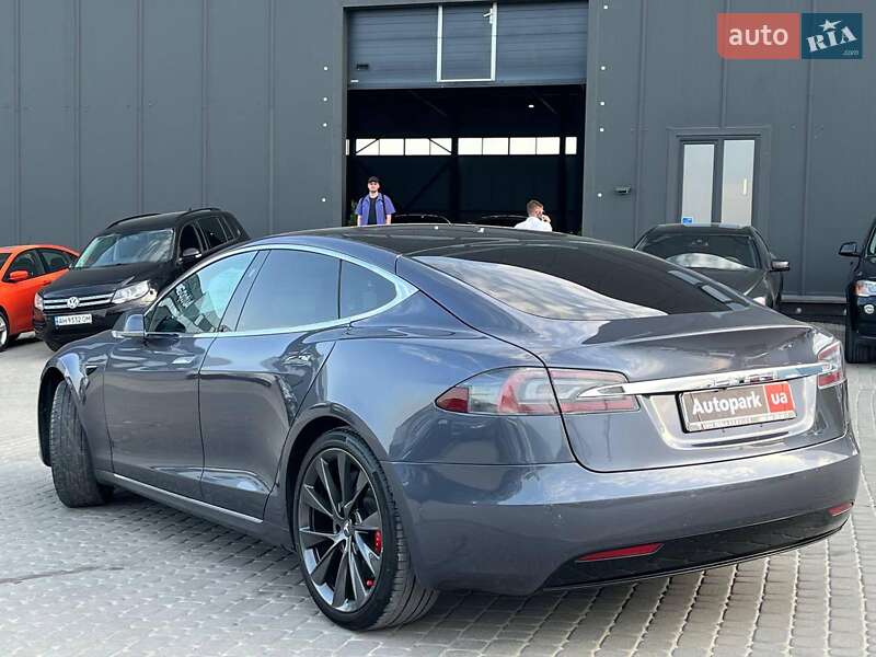 Лифтбек Tesla Model S 2019 в Львове