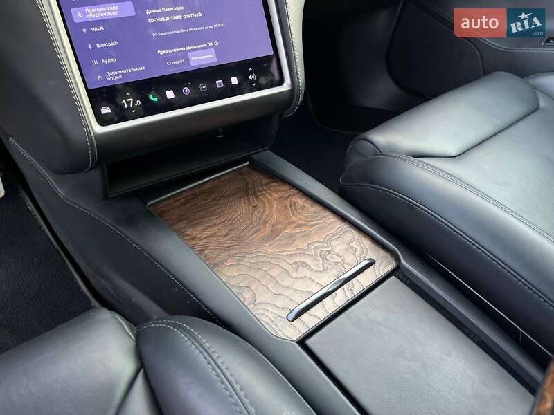 Лифтбек Tesla Model S 2019 в Львове