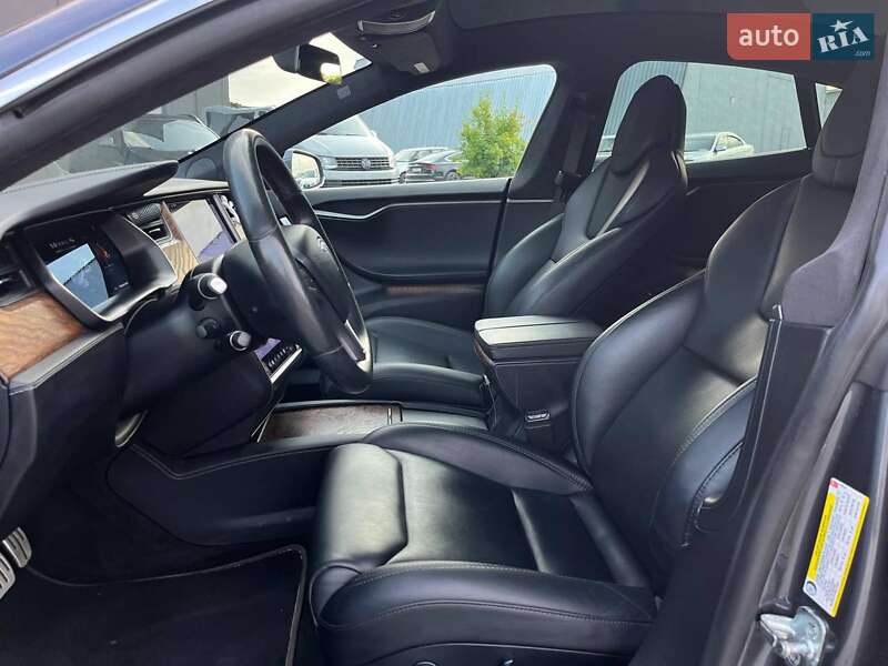 Лифтбек Tesla Model S 2019 в Львове