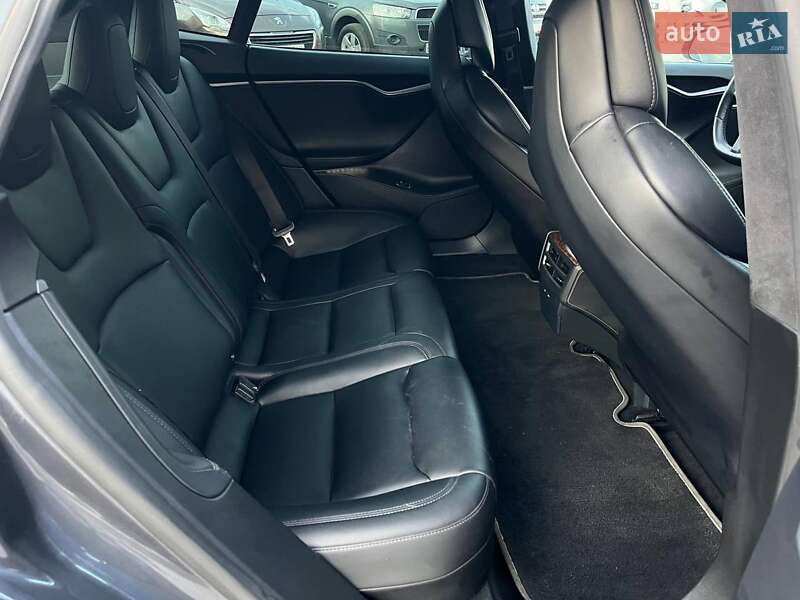 Лифтбек Tesla Model S 2019 в Львове