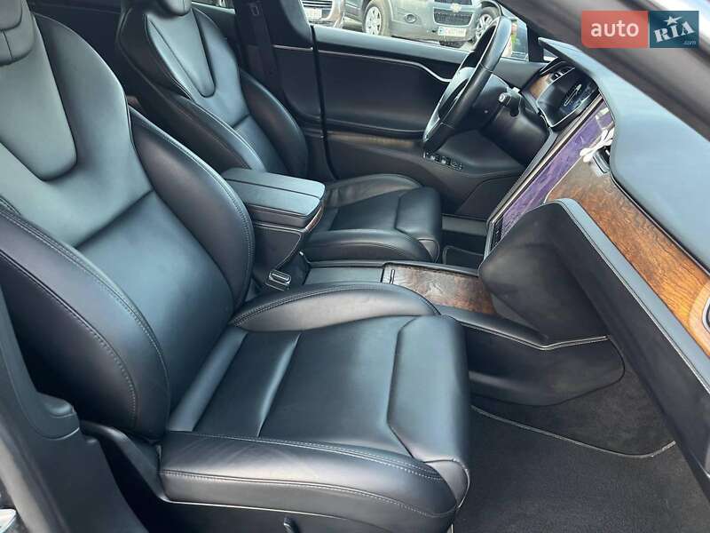 Лифтбек Tesla Model S 2019 в Львове