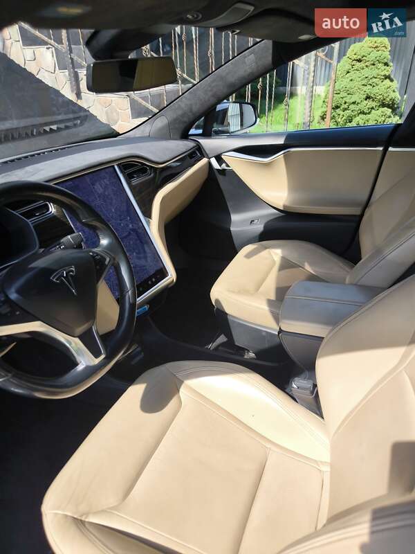 Лифтбек Tesla Model S 2015 в Киеве