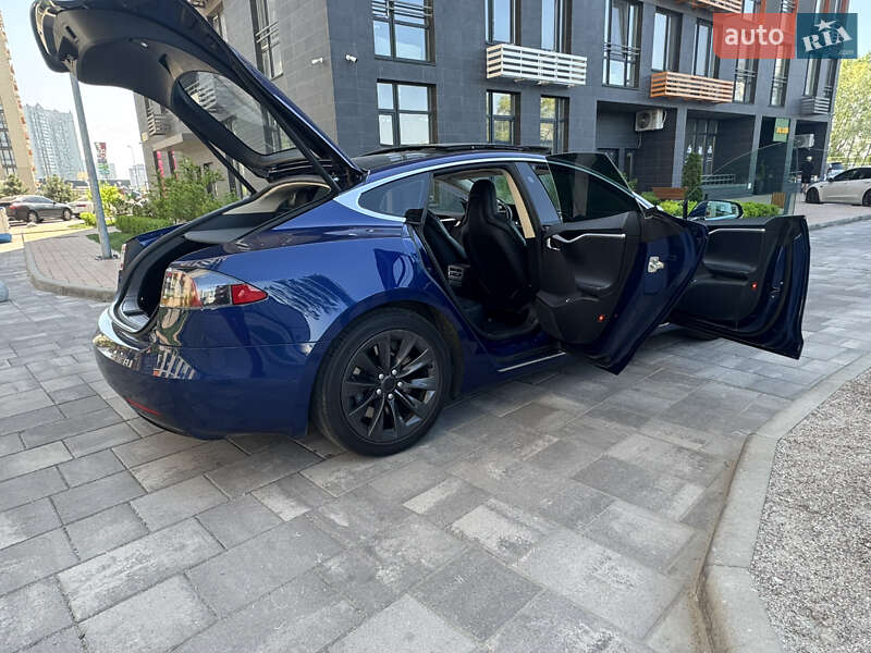 Лифтбек Tesla Model S 2016 в Киеве фото 15 Лифтбек Tesla Model S 2016 в Киеве