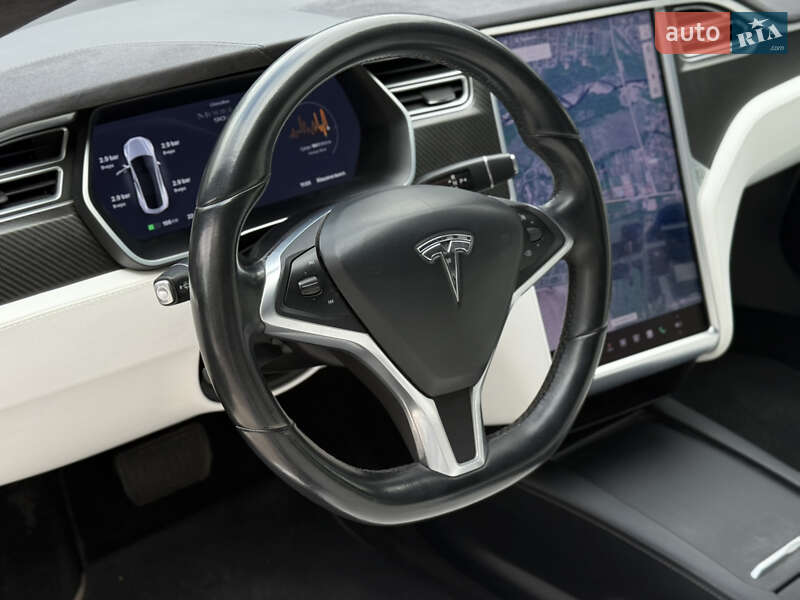 Лифтбек Tesla Model S 2017 в Ивано-Франковске