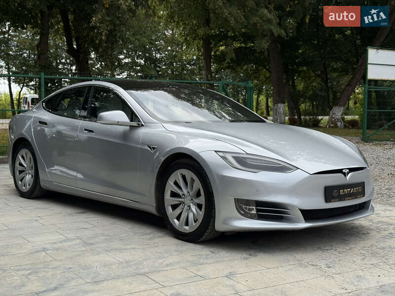 Лифтбек Tesla Model S 2017 в Ивано-Франковске