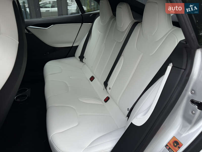 Лифтбек Tesla Model S 2017 в Ивано-Франковске