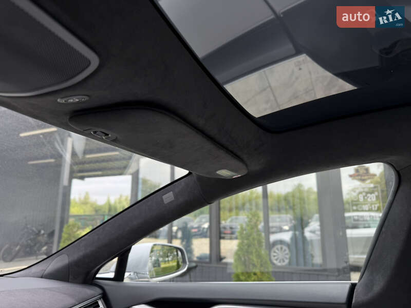 Лифтбек Tesla Model S 2017 в Ивано-Франковске